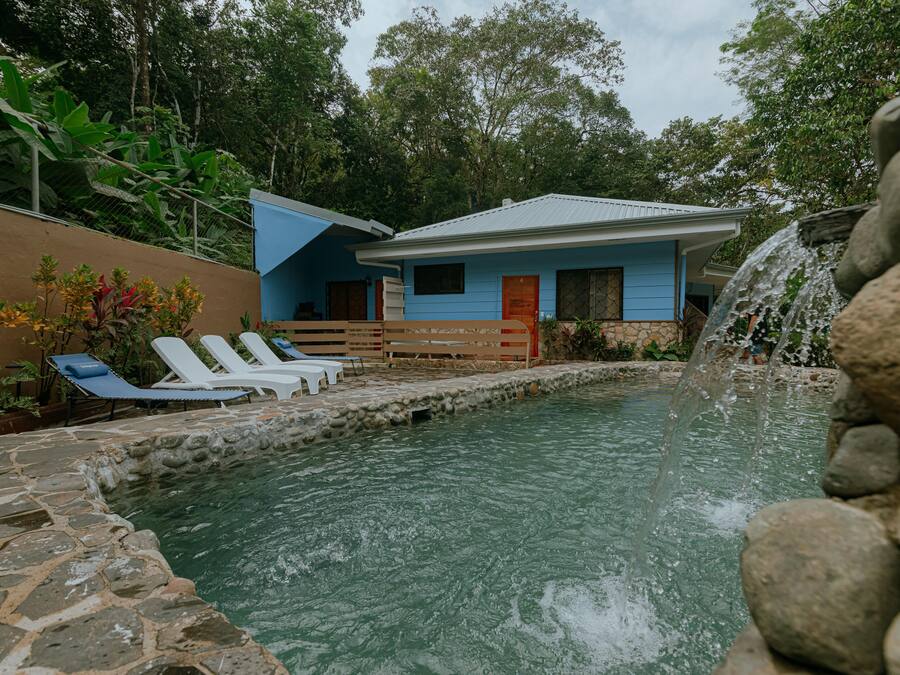 2 outdoor pools