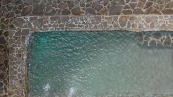 2 outdoor pools