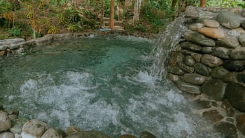 2 piscines extérieures
