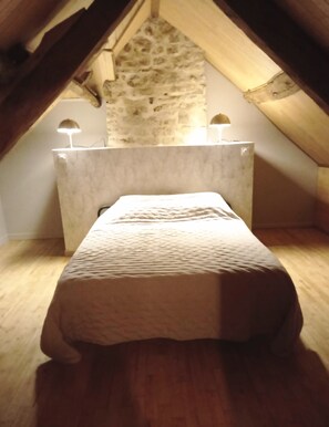 2 bedrooms, bed sheets