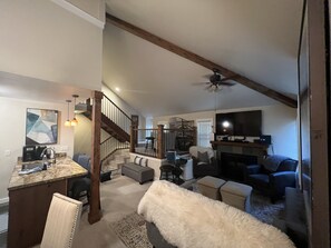 Smart TV, fireplace