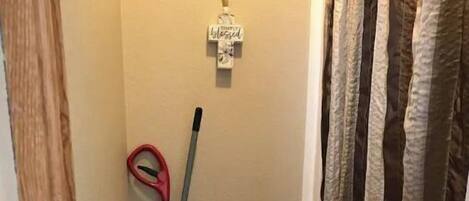 Bruser, håndklæder, Sæbe, Toiletpapir