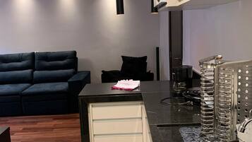 Apartamento básico | Cozinha privada | Geladeira grande, micro-ondas, cafeteira/chaleira, torradeira