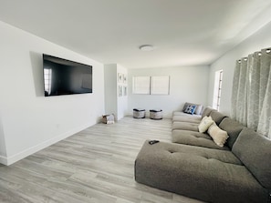 Smart TV, stereo - Beautiful Modern House in Key Largo (Key Largo)