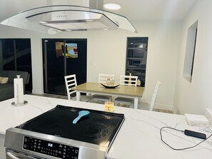 Dining - Beautiful Modern House in Key Largo (Key Largo)