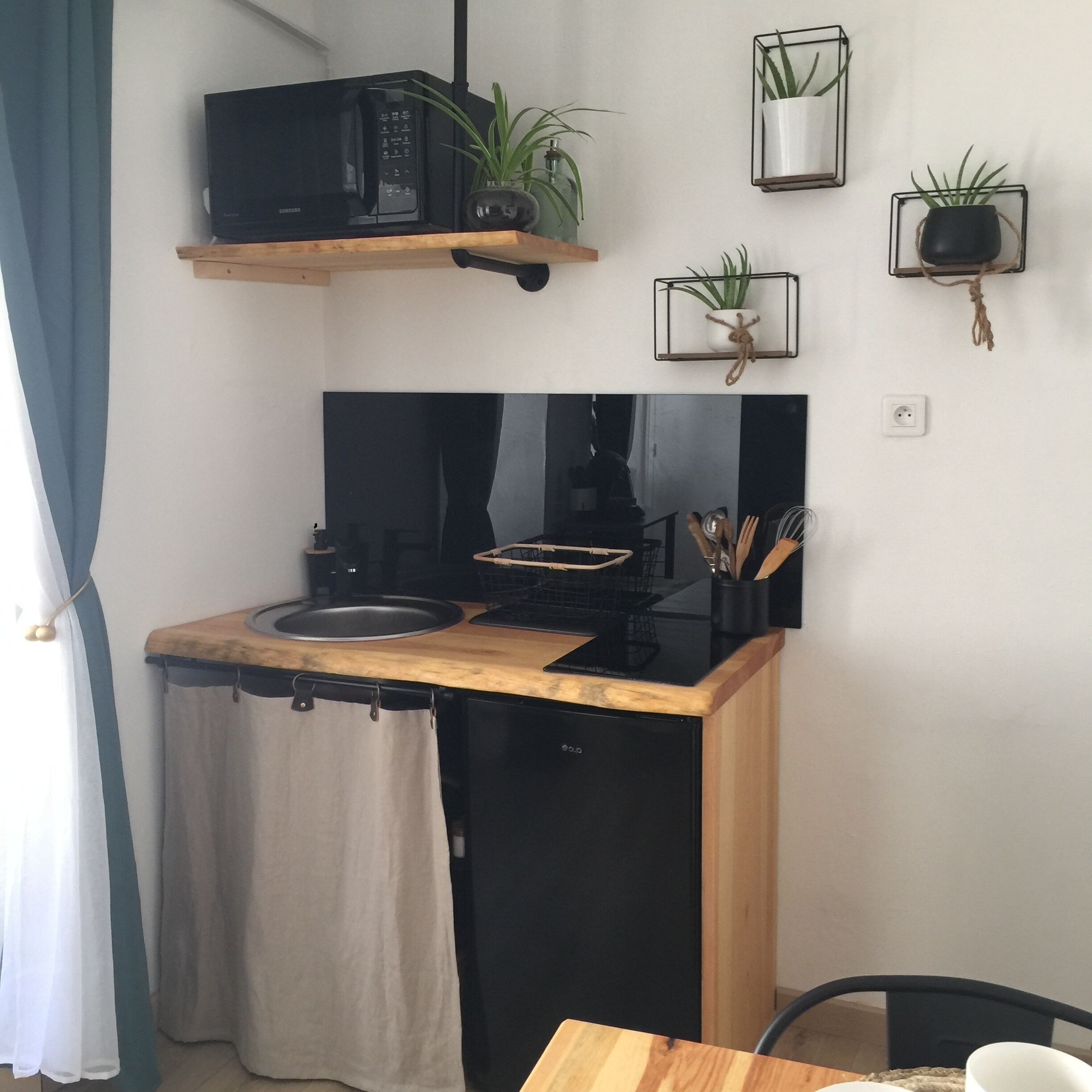 Superb t2 renovated, at the foot of the Rock!