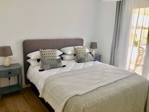 3 chambres, fer et planche à repasser, lit parapluie, Wi-Fi gratuit