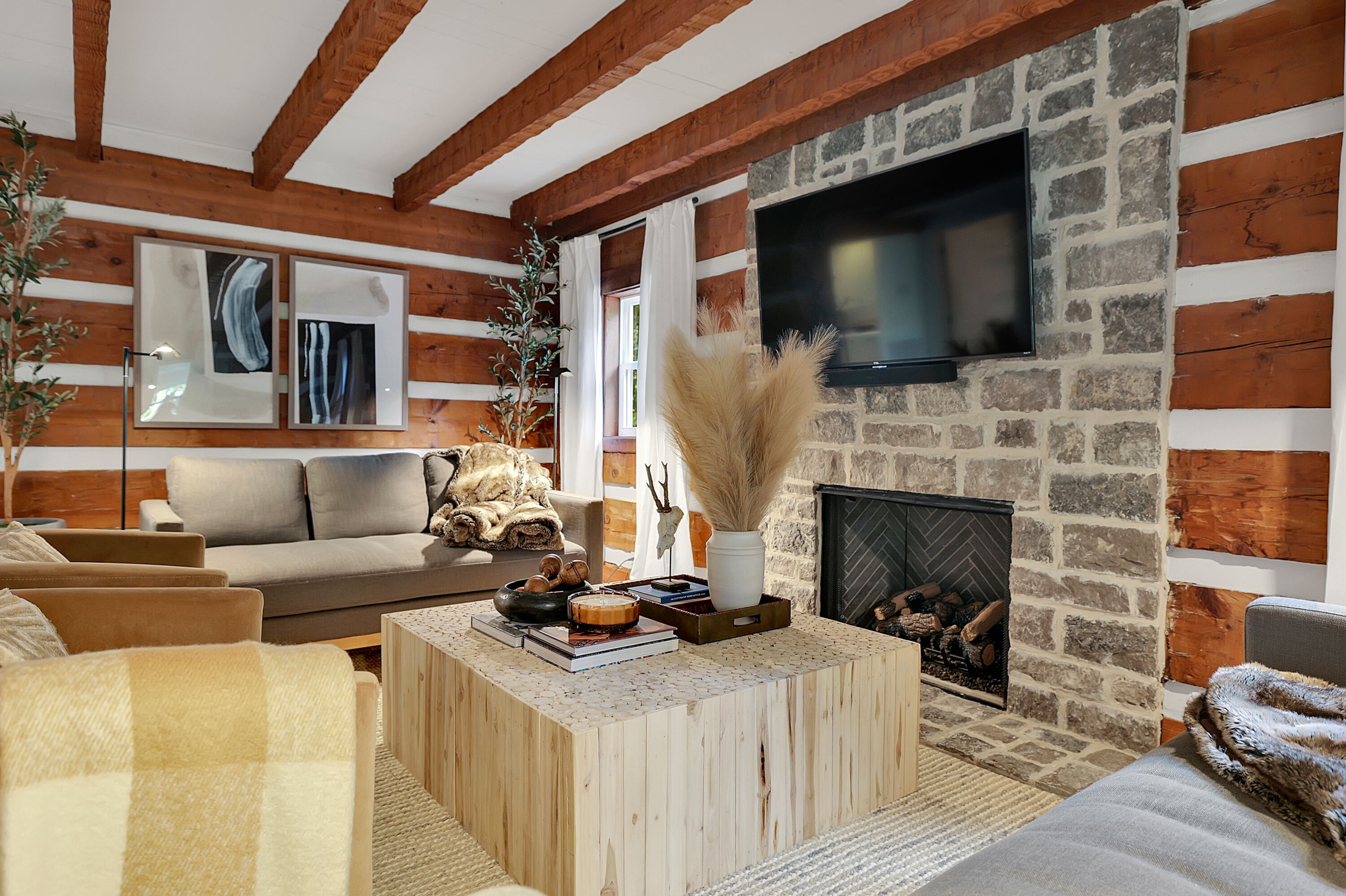 Brand new private oasis w/ pickle ball, hot tub, fire pit!