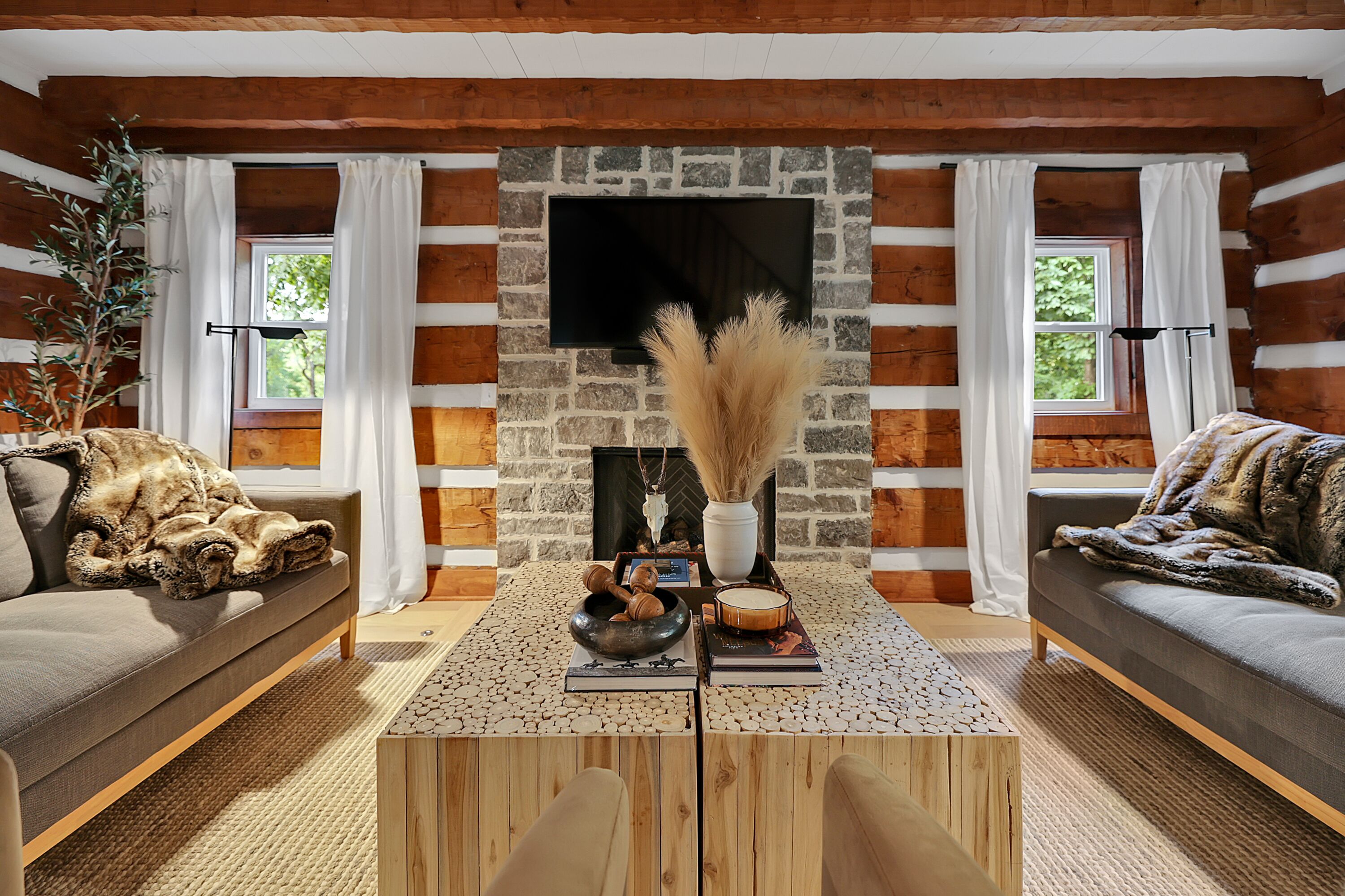 Brand new private oasis w/ pickle ball, hot tub, fire pit!