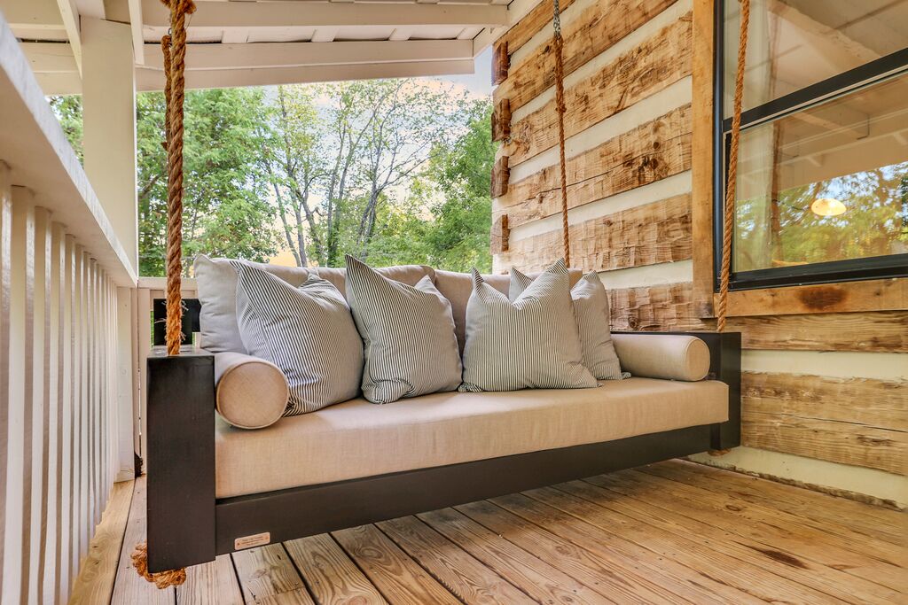 Brand new private oasis w/ pickle ball, hot tub, fire pit!