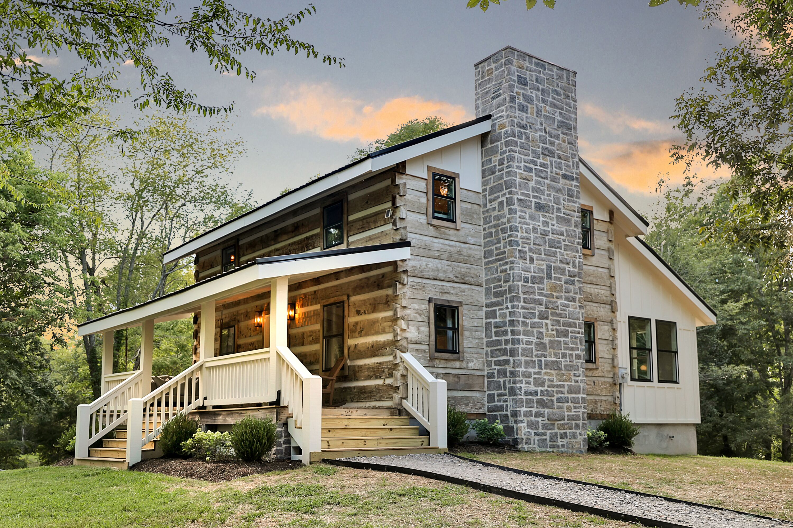 Brand new private oasis w/ pickle ball, hot tub, fire pit!