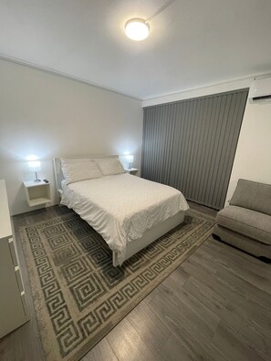 1 bedroom, desk, iron/ironing board, WiFi - Oxford Point-Bright & Cosy New Kingston Apartment (Kingston)