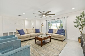 Smart-TV, Videospiele, Tischfußball, Stereoanlage