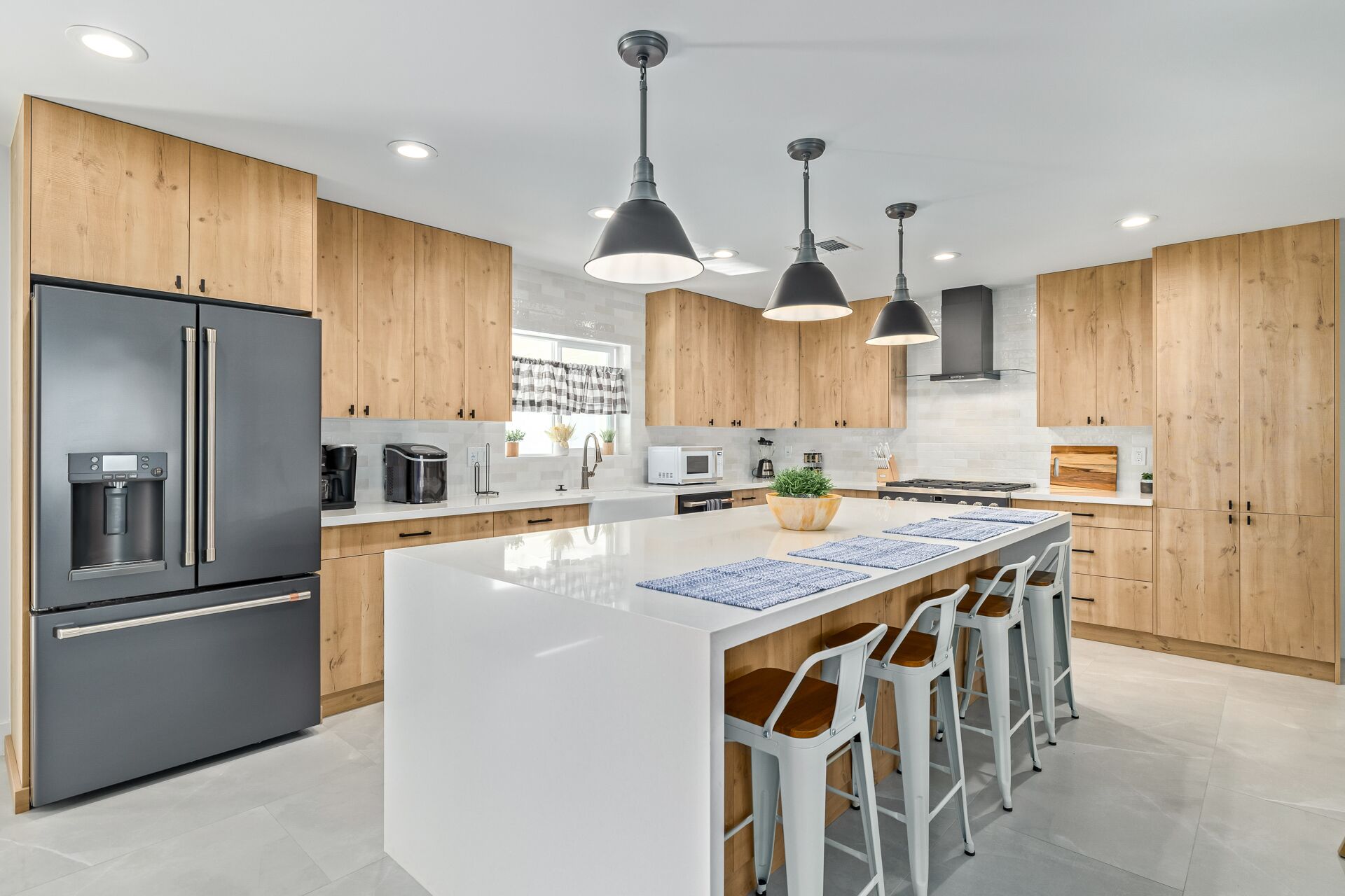 冰箱、微波炉、烤箱、炉灶