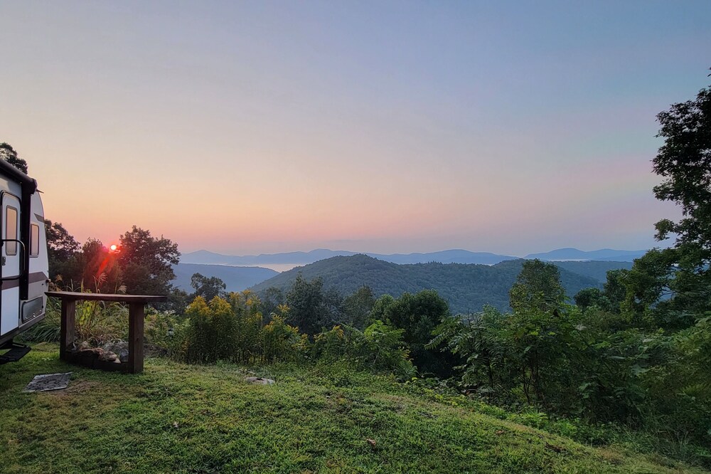 High Above Asheville! Beautiful Long Range Views!