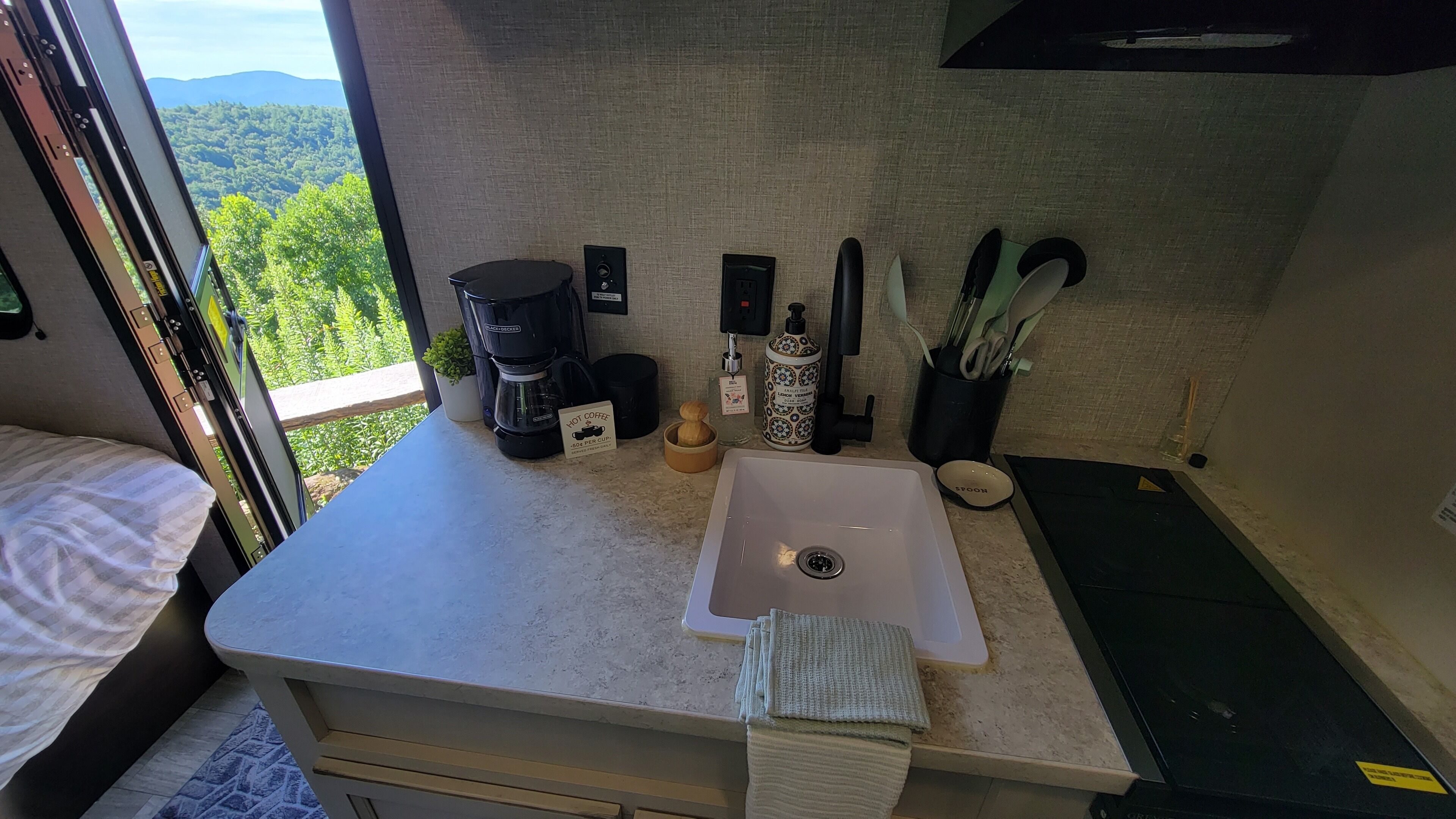 High Above Asheville! Beautiful Long Range Views!