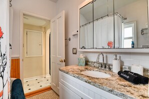 Combined shower/bathtub, hair dryer, towels, soap