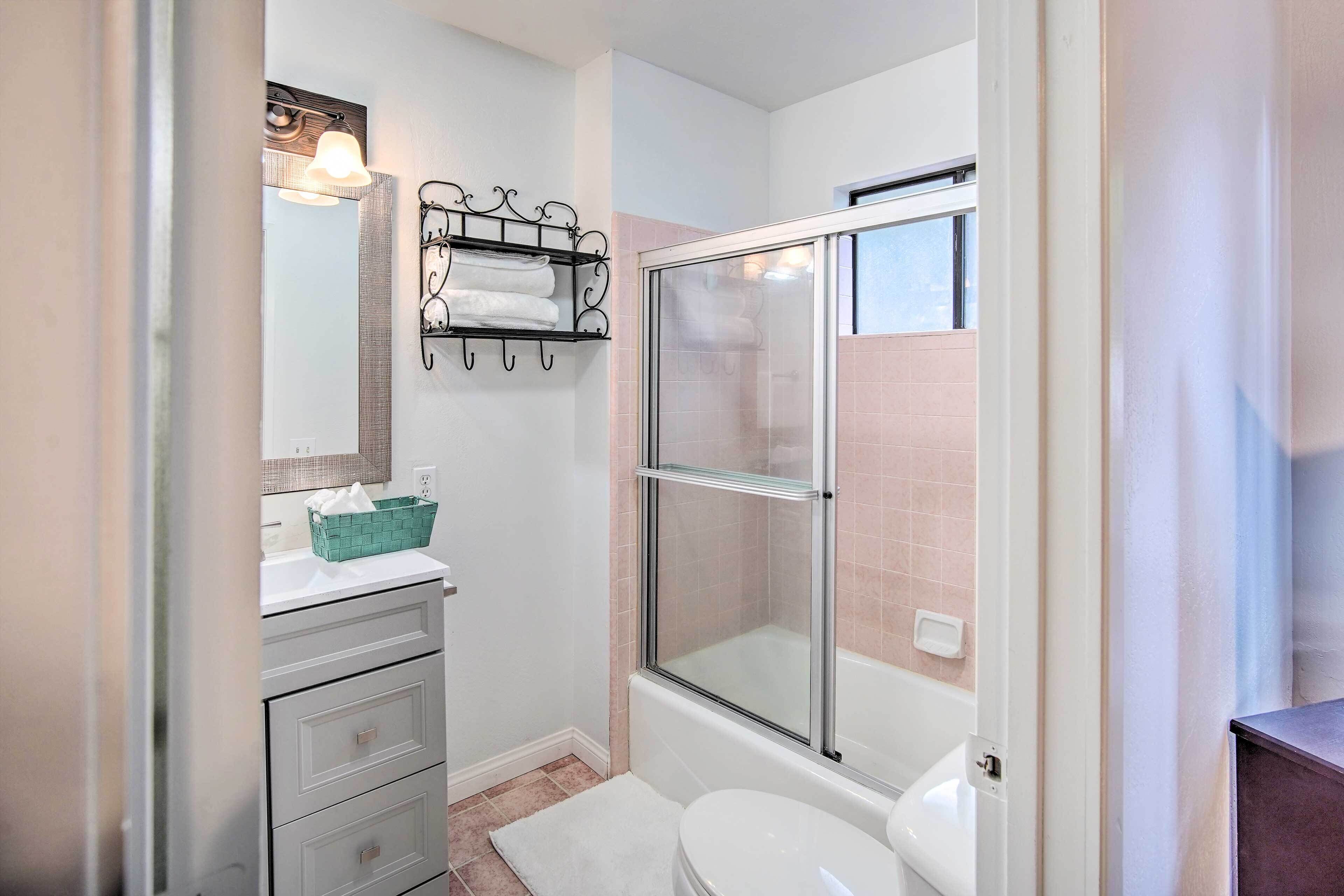 Bright Crestline Cabin: < 1 Mi to Lake Gregory