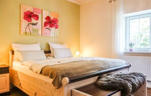 1 bedroom, travel cot, free WiFi