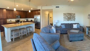 TV - Sunny condo with golf course and lake views! (Bradenton)