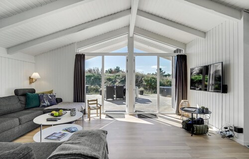 Cozy home in Hvide Sande with sauna