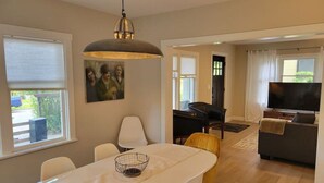 Interior - Modern Craftsman Garden Patio (Seattle)