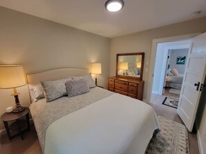 3 bedrooms, desk, iron/ironing board, travel crib