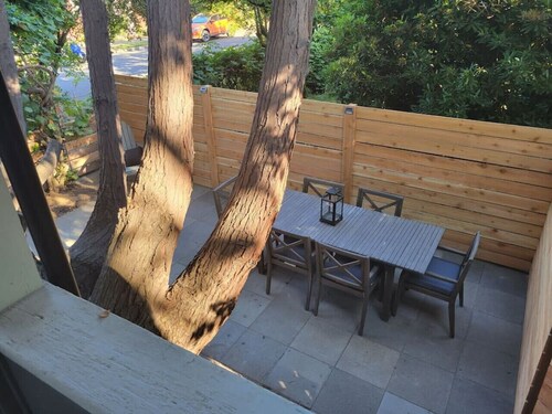 Modern Craftsman Garden Patio