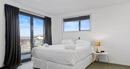 Luxury Lake Hood Holiday Home