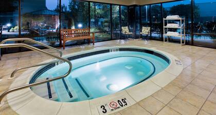 2 Bedroom Suite | Free Breakfast + Free Wi-Fi