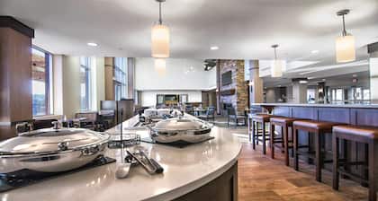 King Suite | Free Breakfast Buffet.