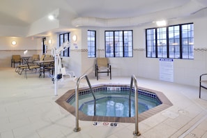 Una piscina cubierta