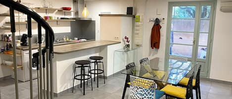 Fridge, oven, stovetop, dishwasher
