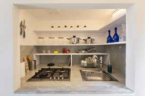 Refrigerador, microondas, placa de cocina, lavavajillas