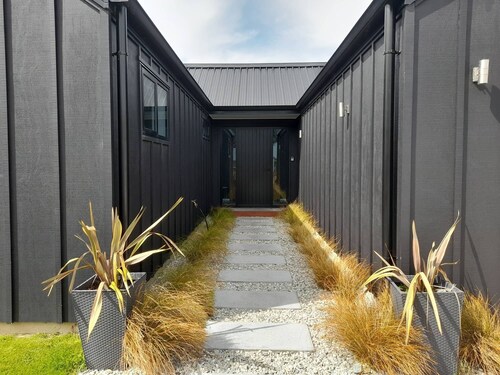 Lake Hawea Spacious Family Home