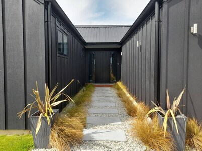 Lake Hawea Spacious Family Home