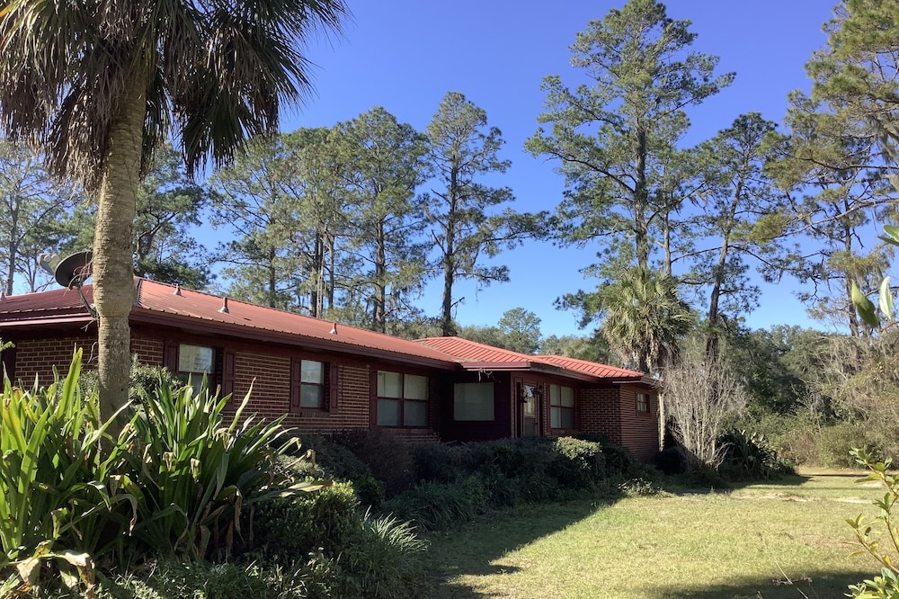 A Farm Stay only 3 miles from Live Oak