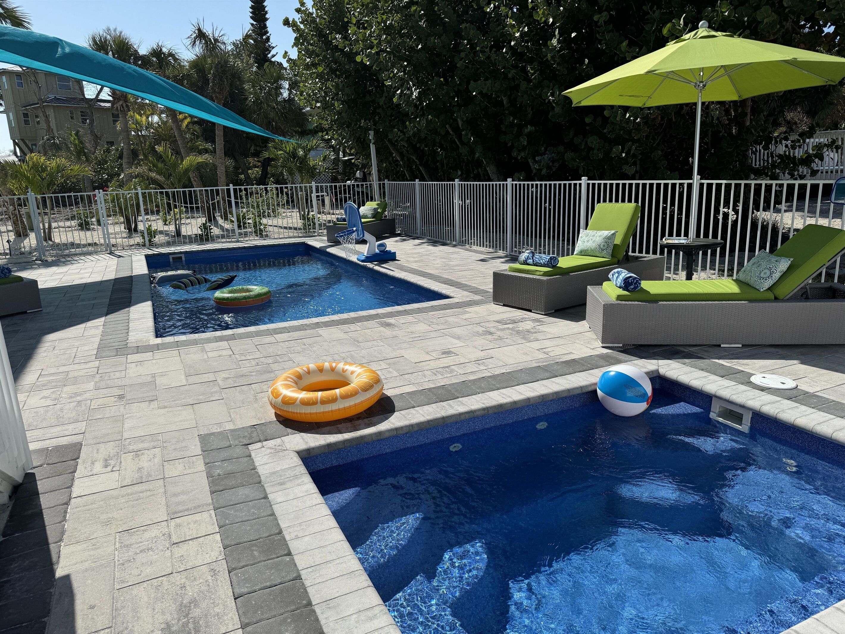 Lämmitetty uima-allas