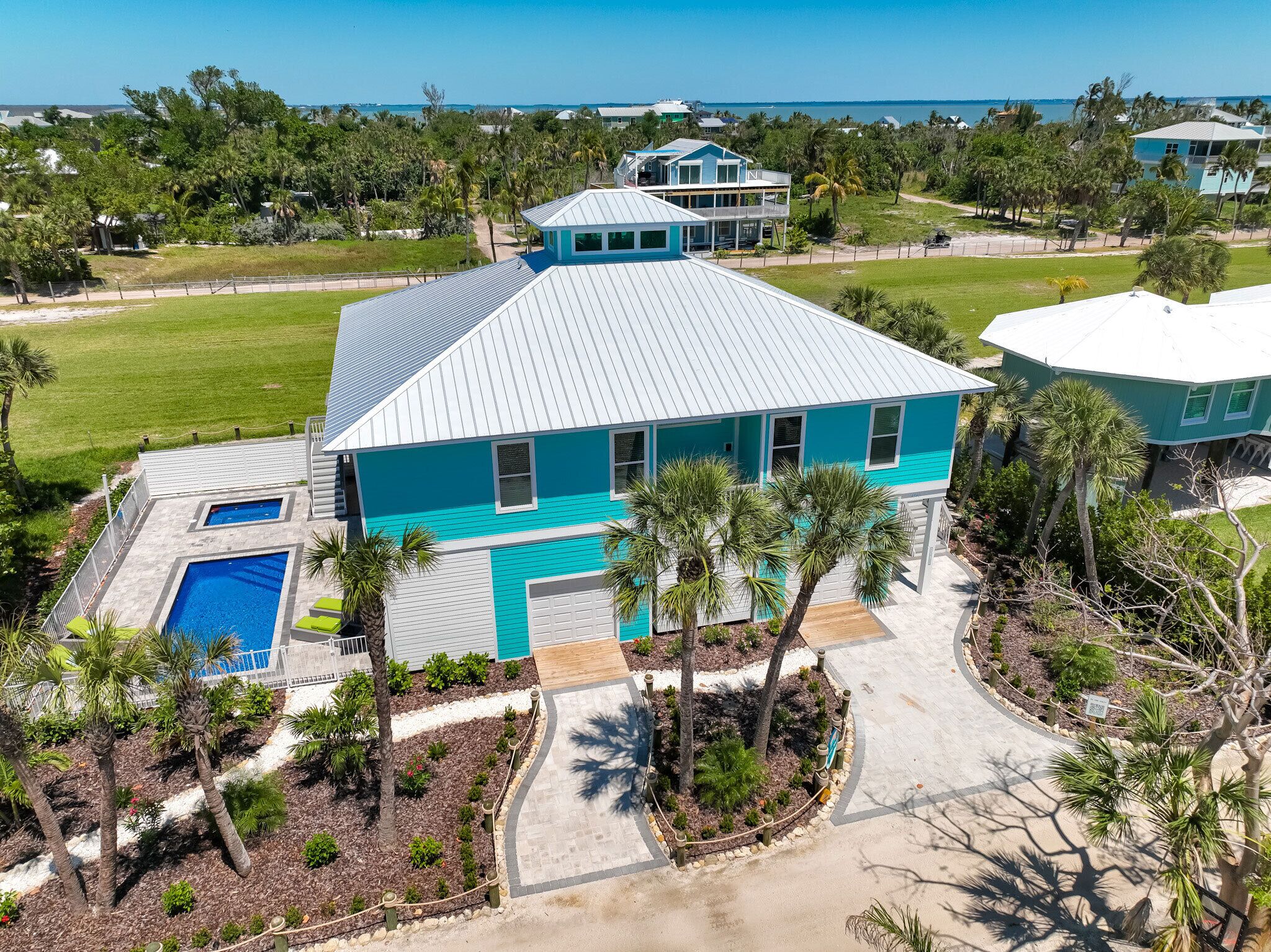 Airstrip Ocean Oasis: Pool, Hot Tub, Views & Golf Cart