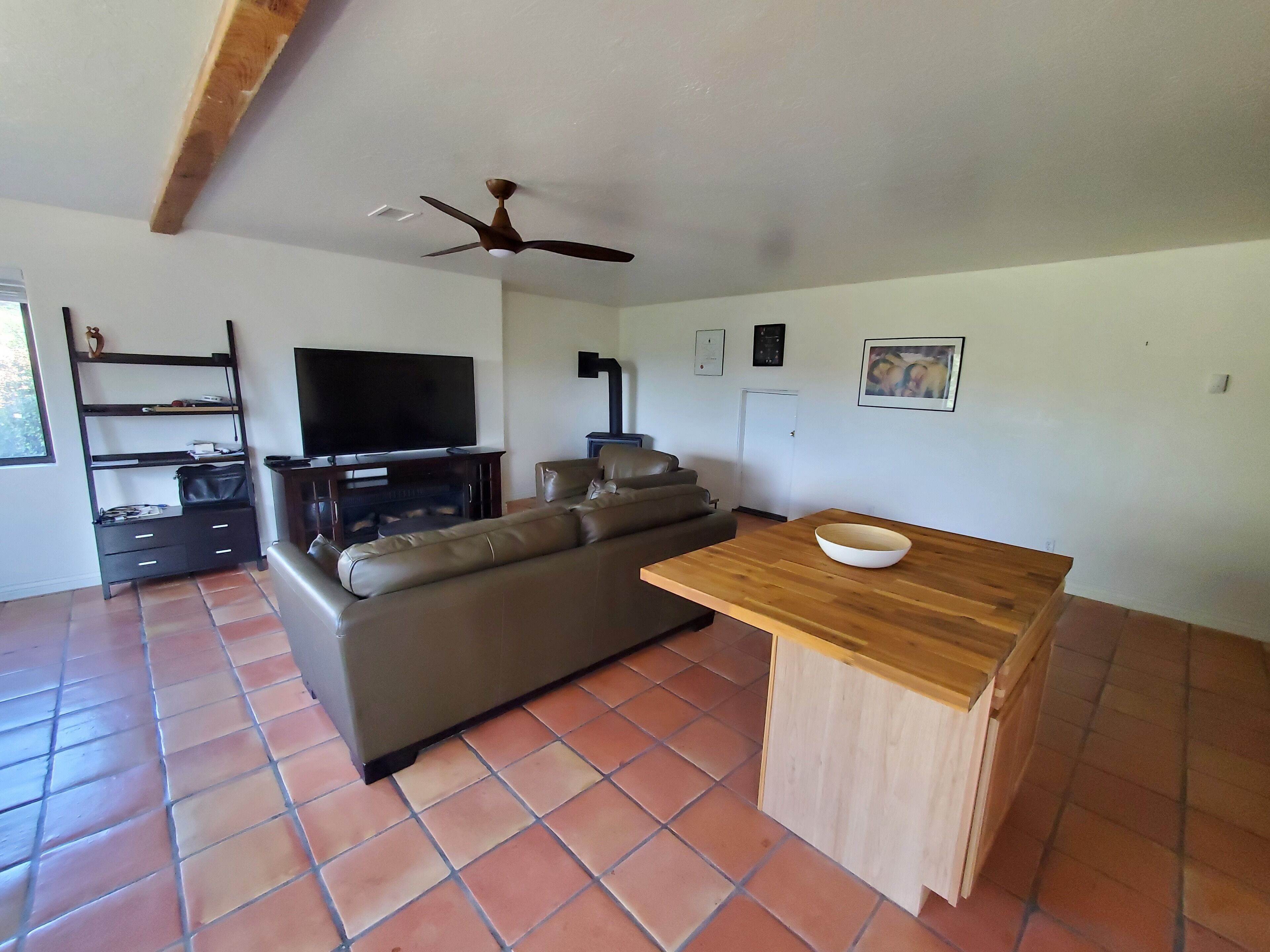 Great location, next to Acker Park, quiet and a short walk to downtown!