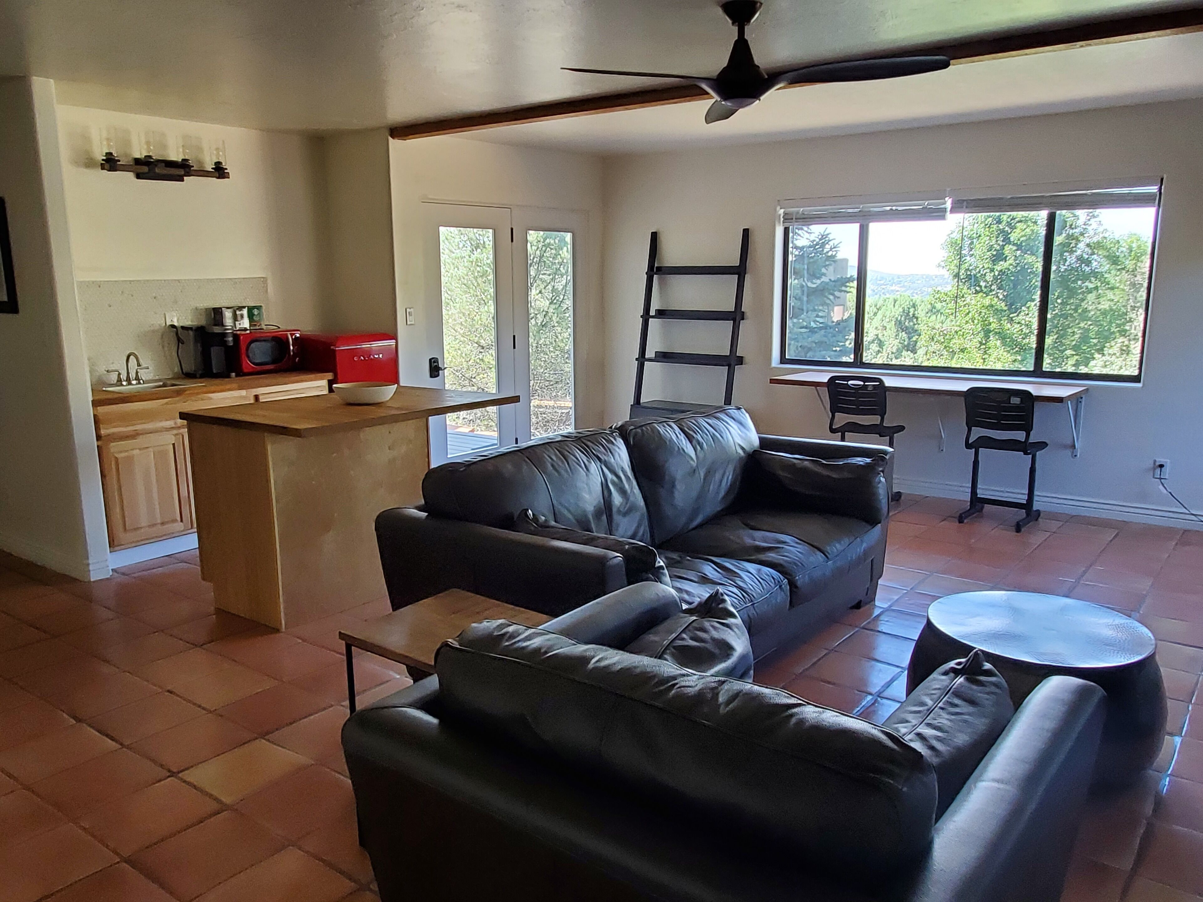 Great location, next to Acker Park, quiet and a short walk to downtown!