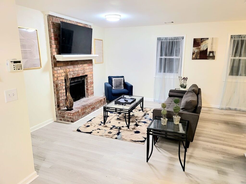 Cozy Smyrna Townhome Minutes from Braves Stadium!!