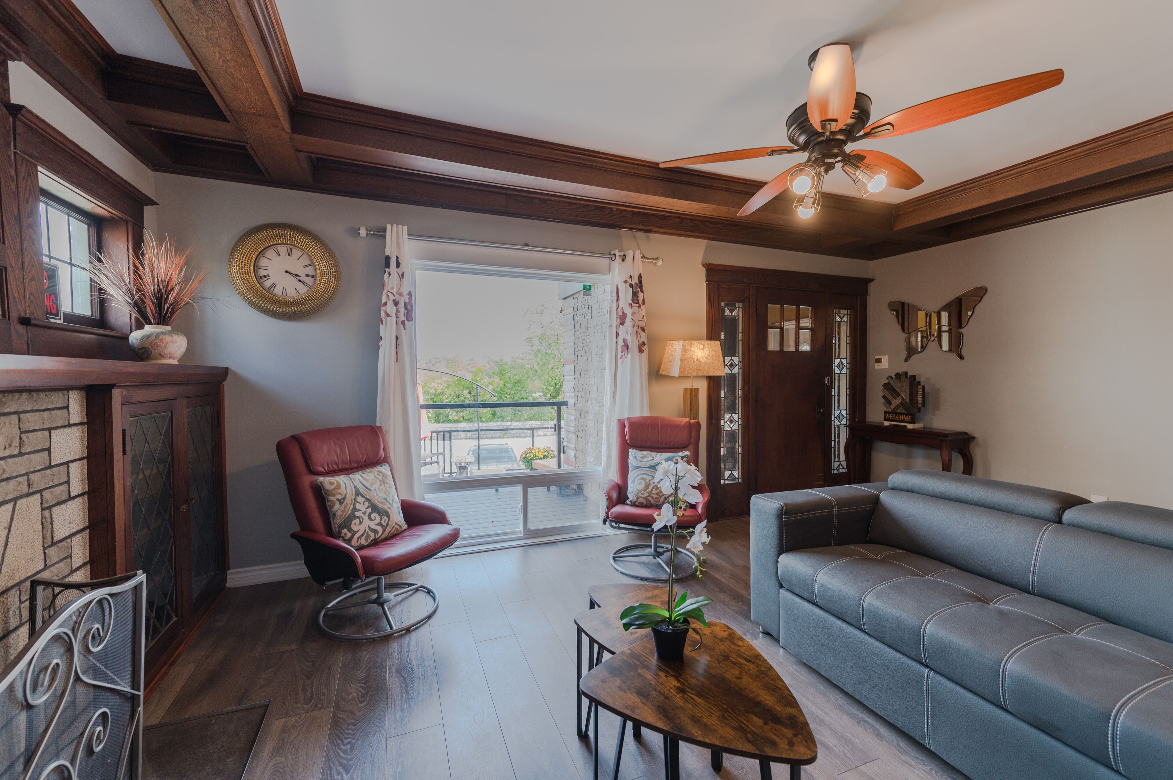 Riverfront Vintage House with Skylight(CAN)