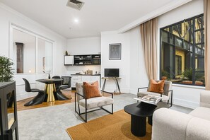 Deluxe Apartment | Living area - Modern space in iconic heritage building (Auckland)