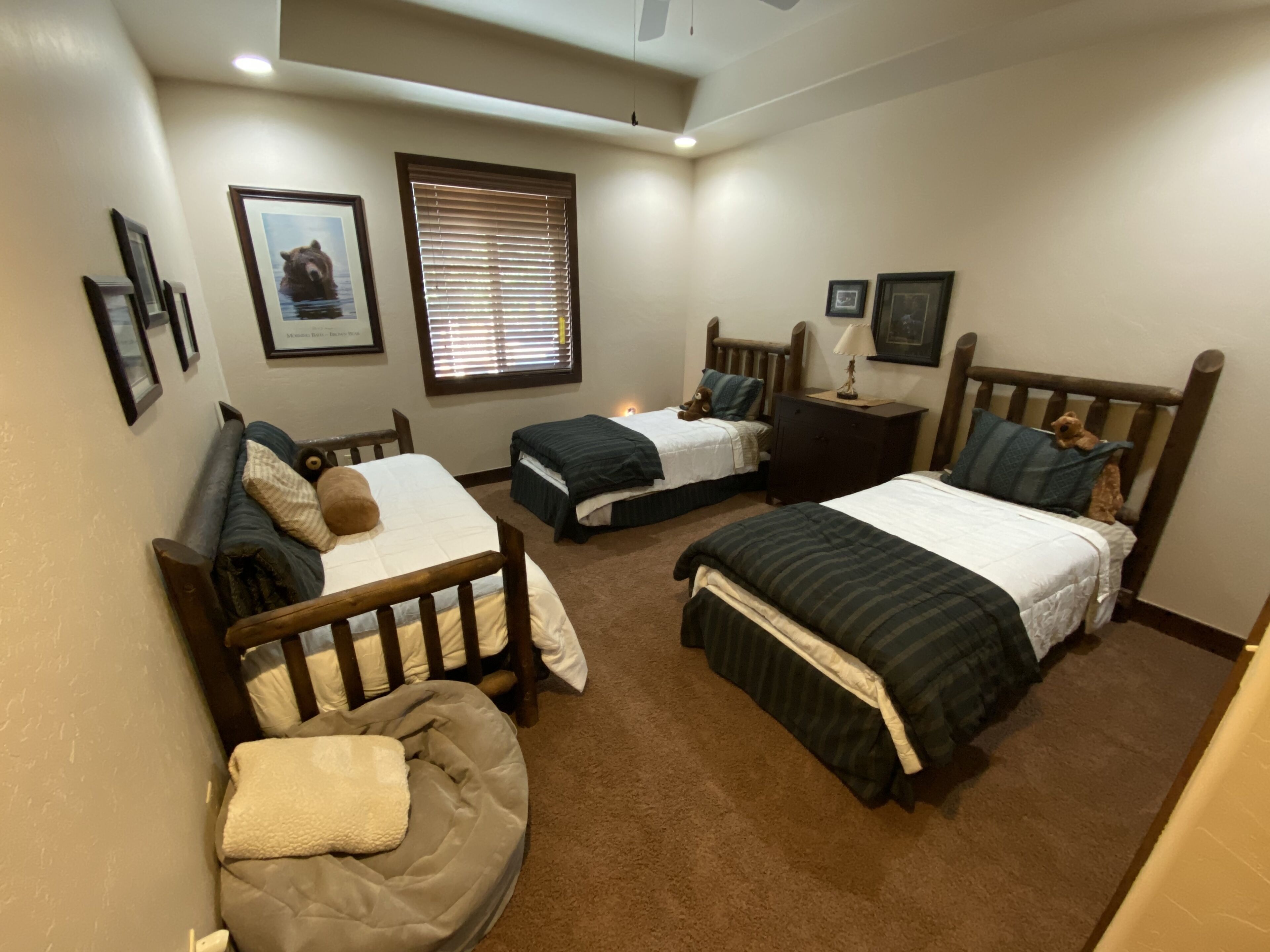 4 bedrooms, in-room safe, desk, travel crib