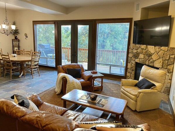 Smart TV, fireplace, DVD player, books