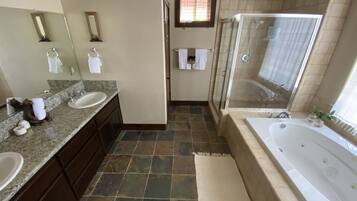 Combined shower/tub, jetted tub, towels, toilet paper