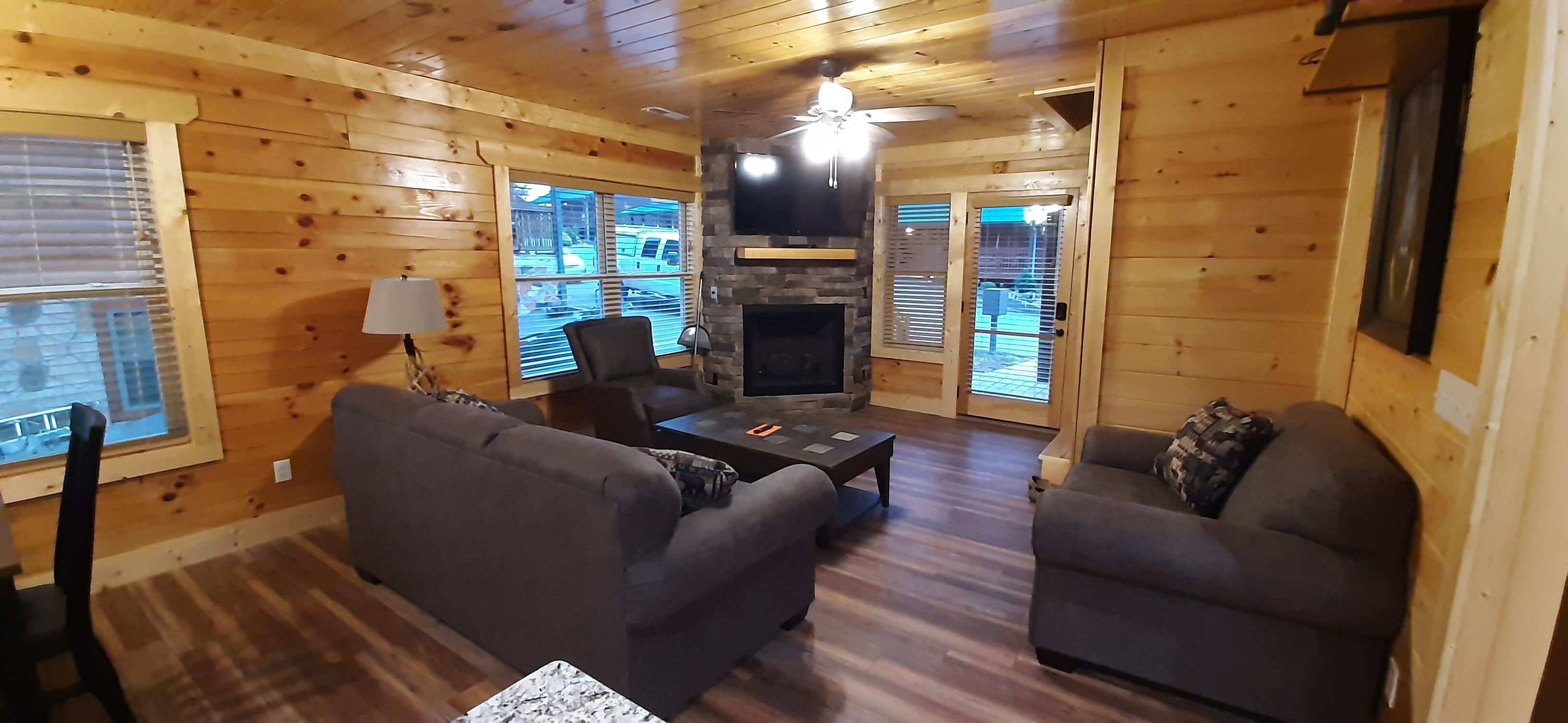 Smart TV, fireplace