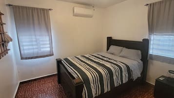 3 habitaciones, escritorio, tabla de planchar con plancha y wifi gratis