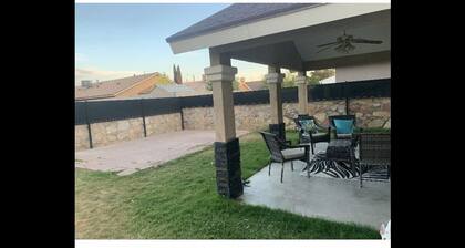 East Oasis Retreat Home 2 story, 4 bedroom, King size bed in Master bedroom 8KTV